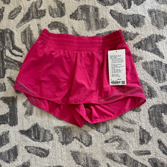 NWT Lululemon Hotty Hot HR Lined Shorts 2.5" size 8 - Picture 1 of 3
